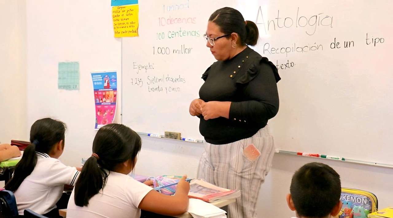 Adelanta Sheinbaum que salario del magisterio se equiparará al del IMSS
