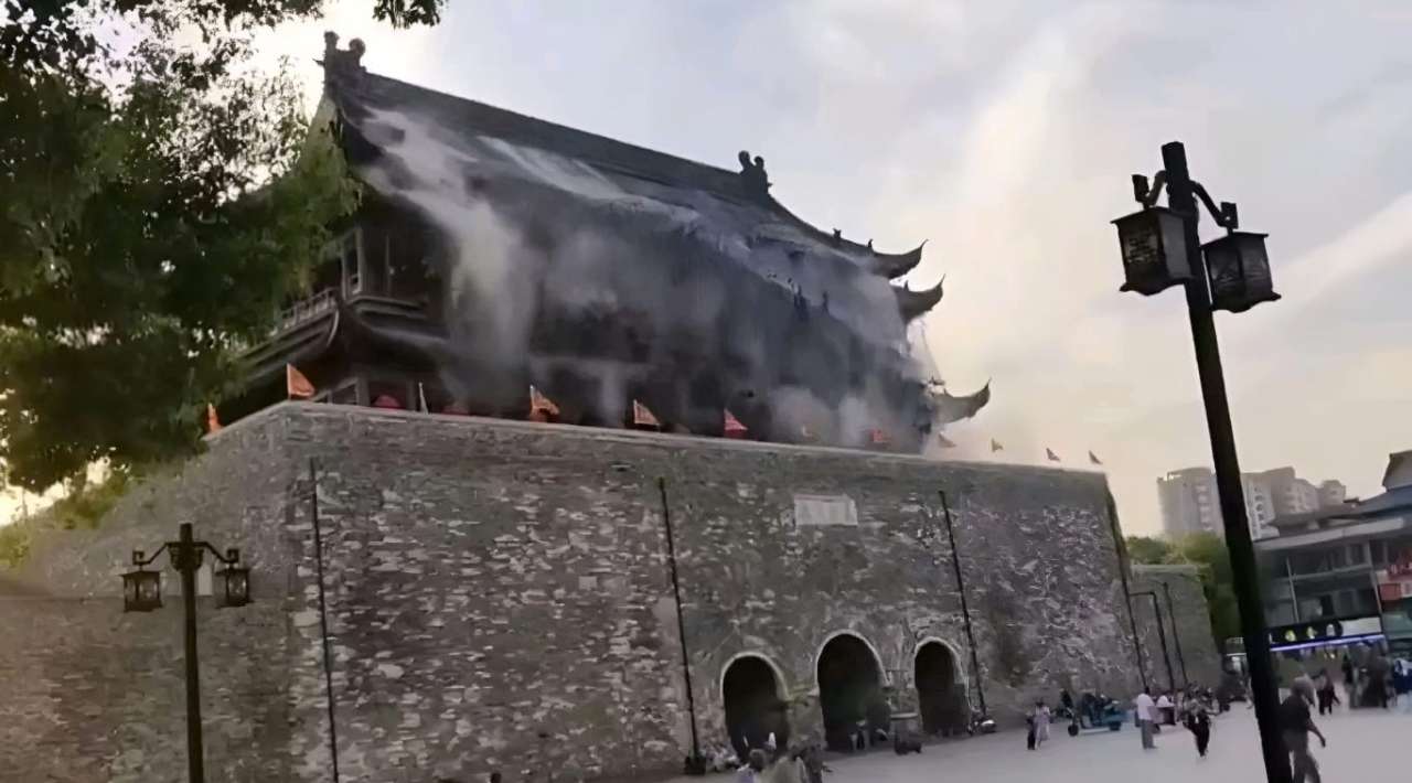 Se cae el techo de templo histórico en China