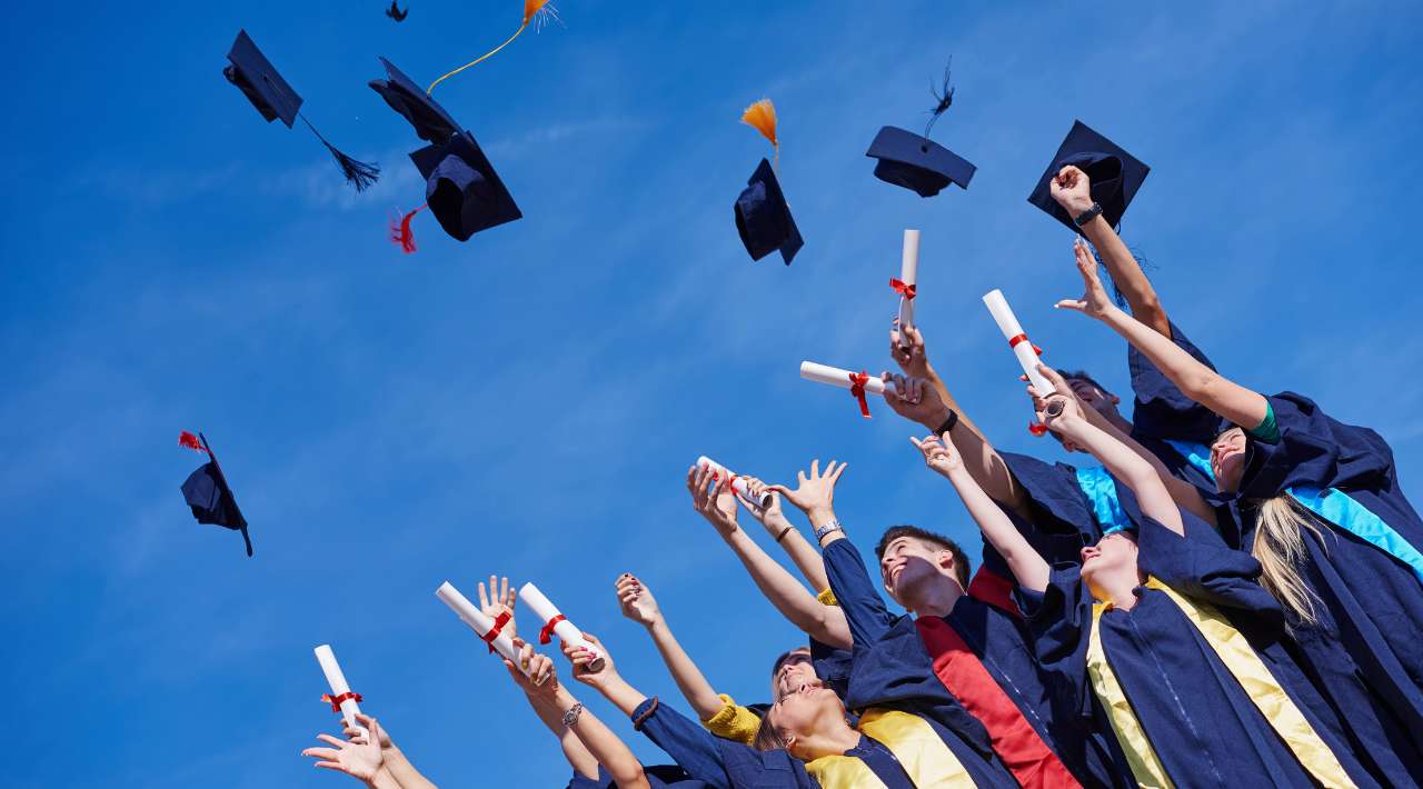 Gastos por graduaciones en Morelos superan los 14 mil pesos; alerta CONDUSEF por riesgos financieros