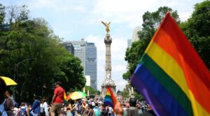 Participan 800 mil personas en la Marcha del Orgullo LGBT+ en CDMX