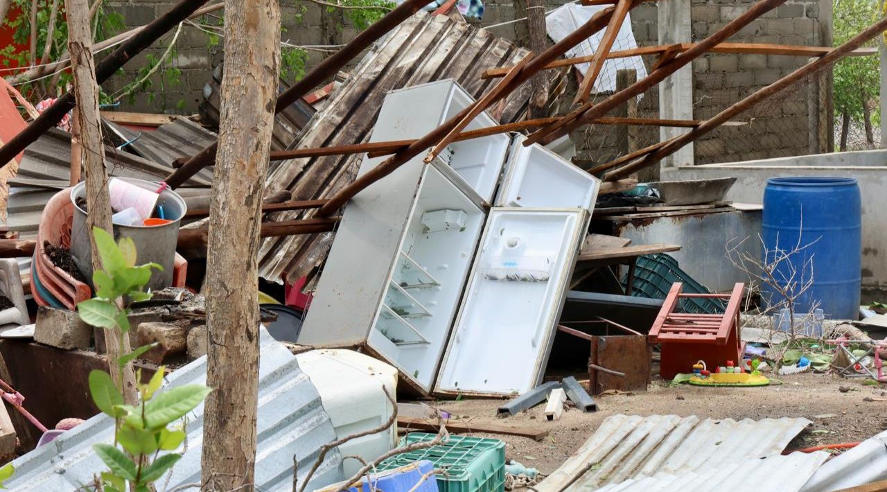 Huracán ‘Erick’ deja afectaciones en 13 municipios de Oaxaca y Guerrero