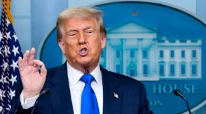 Trump ordena cortar fondos a ONG que denuncien redadas migratorias