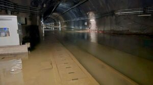 Lluvia histórica inunda Línea 8 del Metro; servicio sigue suspendido en cuatro estaciones