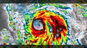 “Erick” se fortalece a huracán categoría 2; se prevén lluvias intensas en el sur de México