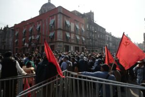 Sección 22 de la CNTE cambia de opinión y permanecerá en el Zócalo