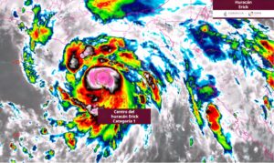 Erick se intensifica a huracán categoría 1; podría fortalecerse antes de tocar tierra