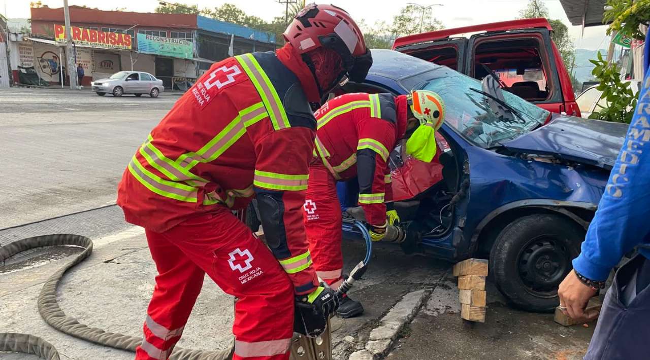 Atiende cruz roja accidente carretera Cuautla – Cuernavaca.