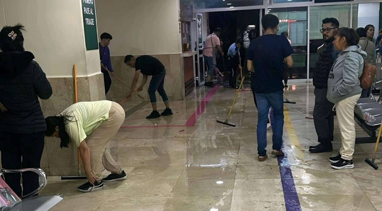 Lluvias inundan hospital del IMSS en Edomex. Labores de rehabilitación en marcha