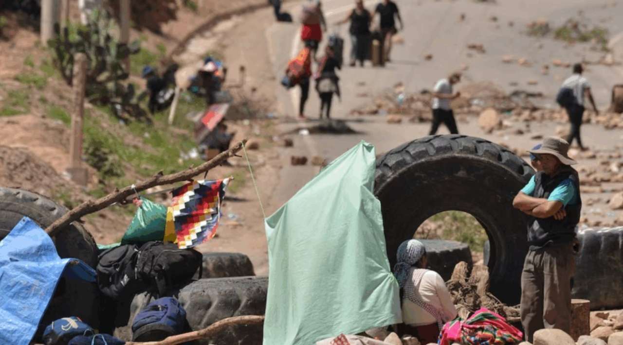 Se intensifican bloqueos en Bolivia en medio de la crisis nacional