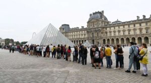 Museo de Louvre cierra por agotamiento de personal