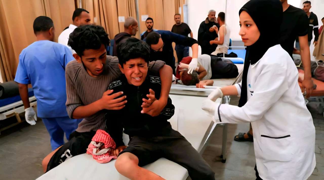 Tanques israelíes disparan contra camiones de ayuda en Gaza: al menos 59 muertos