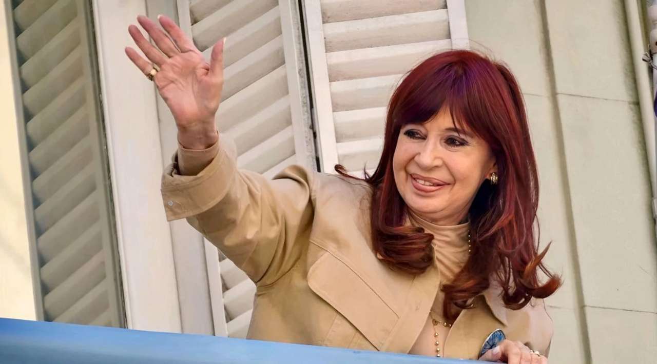 Conceden prisión domiciliaria a Cristina Fernández por condena en caso de corrupción