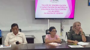 Capacitan a servidoras públicas del distrito 04 sobre violencia política de género