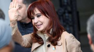 Cristina Fernández es condenada a 6 años de prisión y la inhabilita para cargos públicos