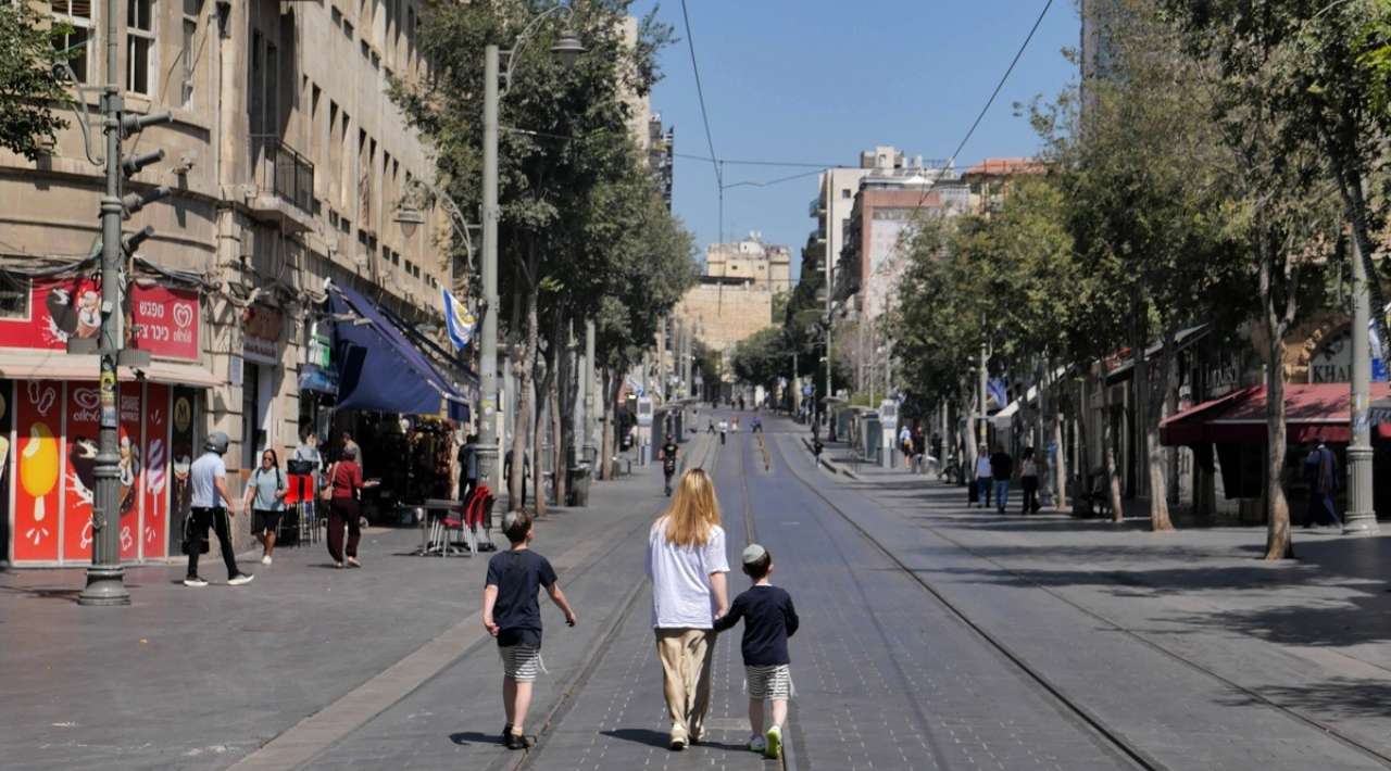 Israel levanta todas las restricciones tras alto al fuego con Irán