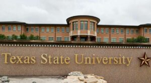 Texas ordena a universidades públicas identificar y reclasificar a estudiantes indocumentados