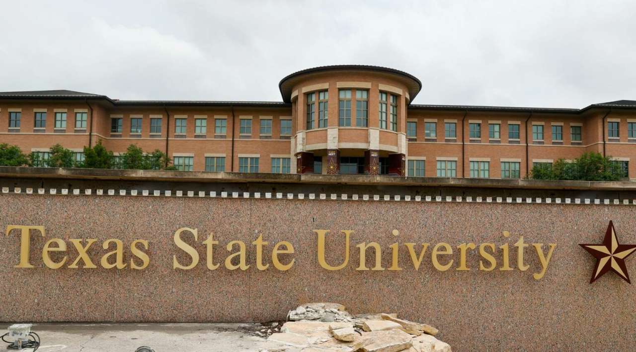 Texas ordena a universidades públicas identificar y reclasificar a estudiantes indocumentados