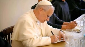 El papa León XIV habla vía telefónica con Putin sobre conflicto en Ucrania