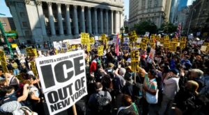 Más de 20 ciudades en EEUU se suman a protestas contra redadas migrantes