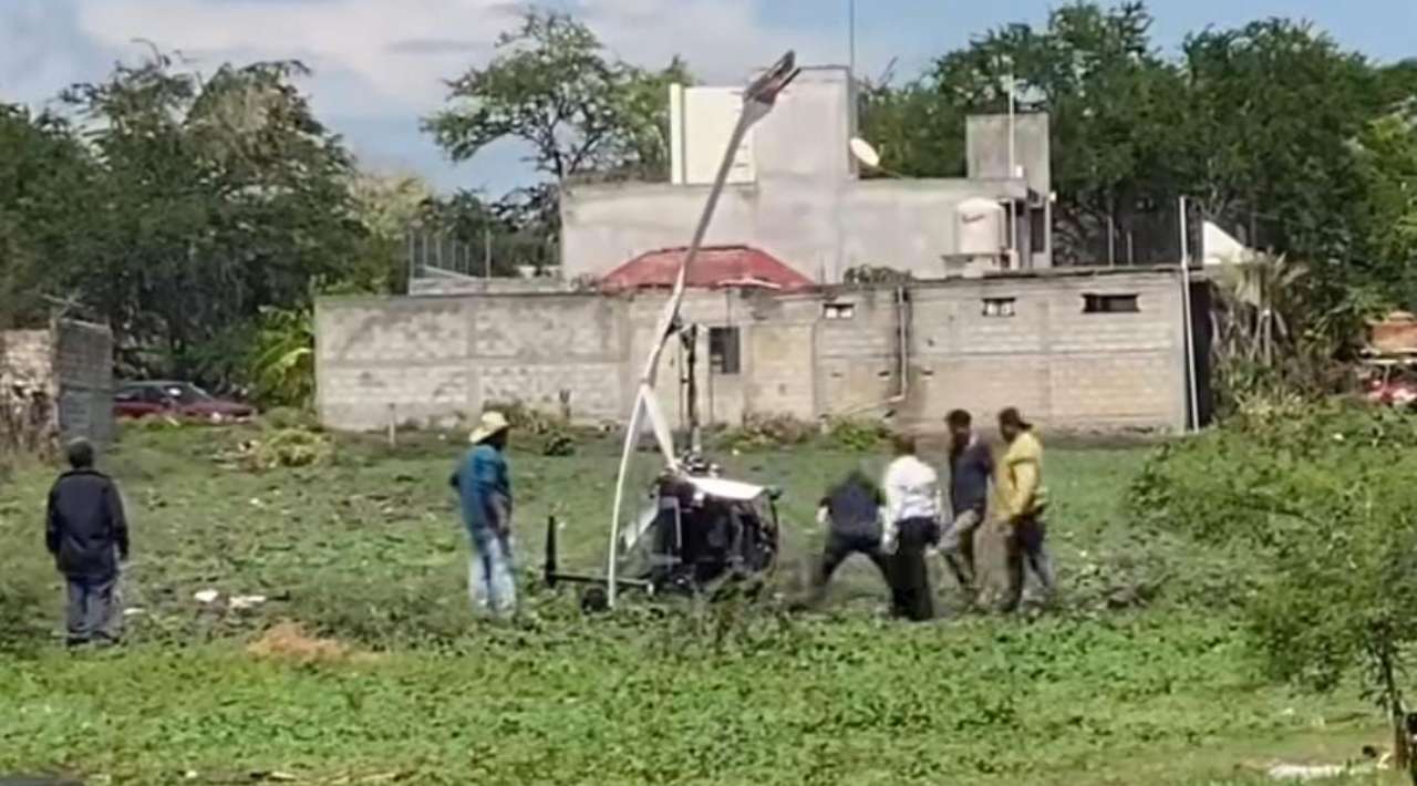 Helicóptero realiza aterrizaje de emergencia en Xochitepec; piloto resulta ileso