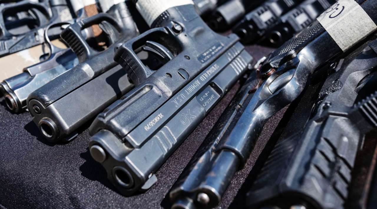 Corte de EEUU frena demanda de México contra fabricantes de armas