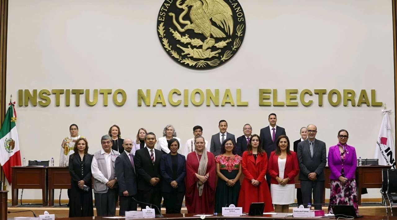 Ministros electos de la Suprema Corte reciben constancias en el INE