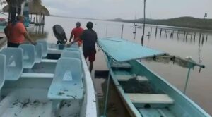Desaparecen tres pescadores en Villa de Tututepec, Oaxaca, tras paso del huracán ‘Erick’