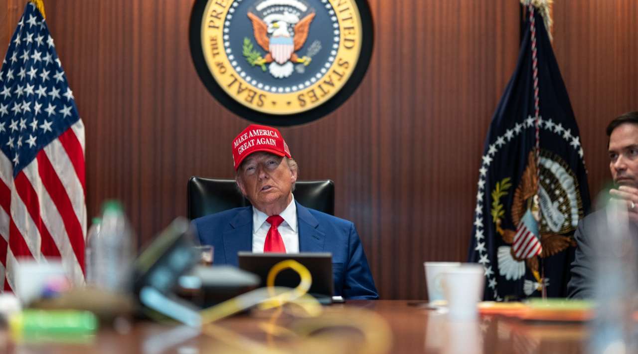 Trump anuncia firma de acuerdo arancelario con China; anticipa pacto con India