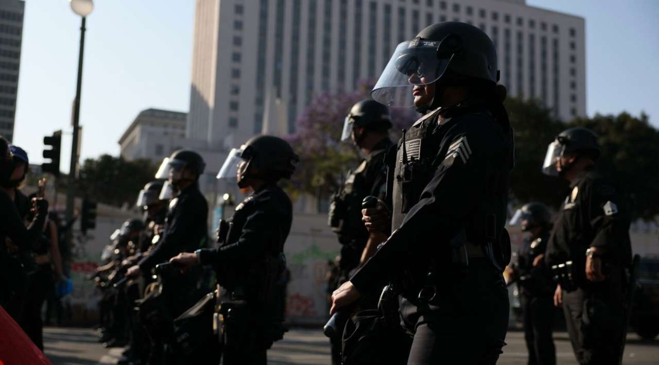 Trump suma 2 mil soldados más en Los Ángeles por protestas