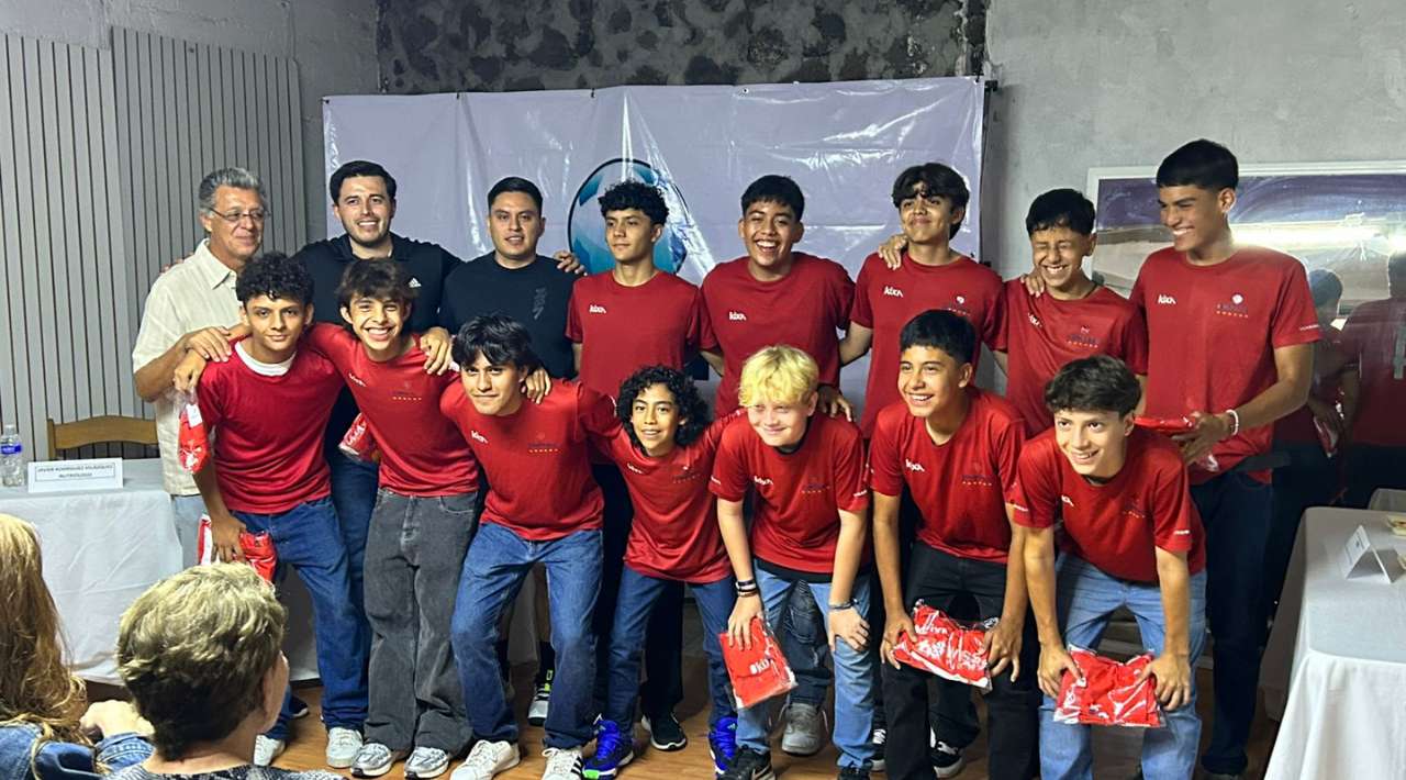 Centro Formativo Paredes Soccer presenta su uniforme oficial para la temporada 2025-2026