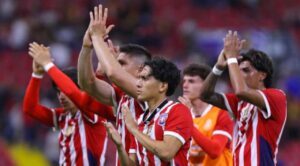Los rojiblancos pegan primero en la gran final del campeón de campeones
