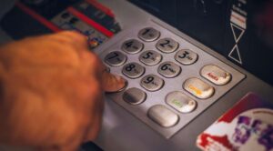 Cajeros automáticos en Europa sufrirán modificaciones