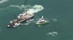 Tragedia en Miami: choque de velero y barcaza deja dos niños muertos