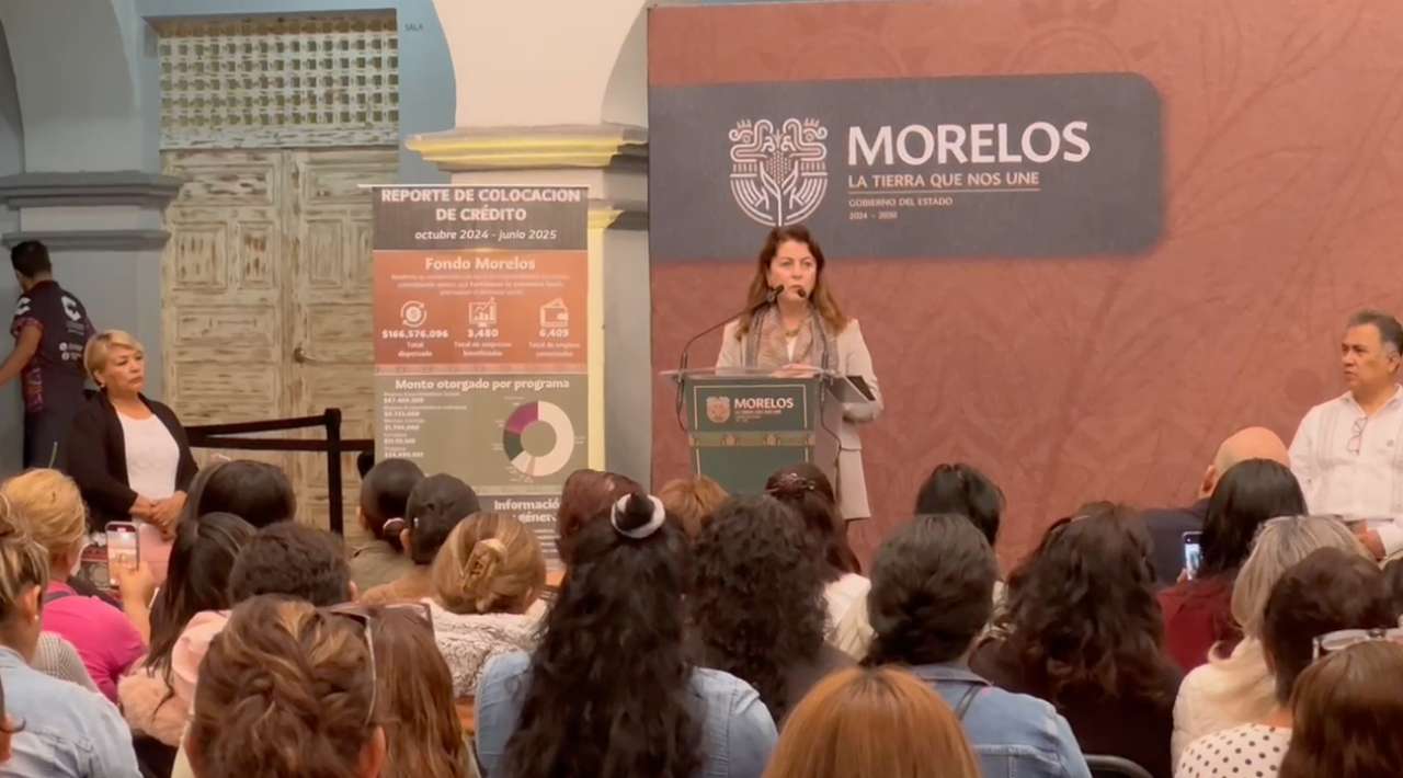 Gobernadora entrega créditos a mujeres y anuncia reducción en tasas de interés