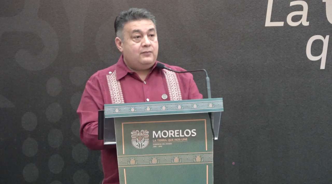 Detienen a dos hombres con equipo para clonar documentos de motos robadas