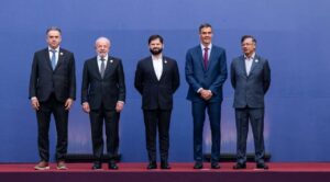 Presidentes de izquierda alertan sobre avance de la ultraderecha en cumbre “Democracia Siempre”