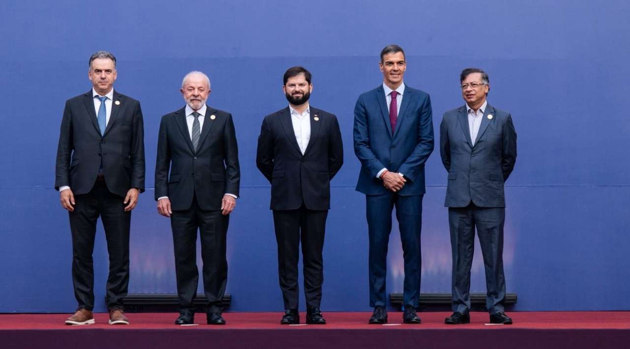 Presidentes de izquierda alertan sobre avance de la ultraderecha en cumbre “Democracia Siempre”