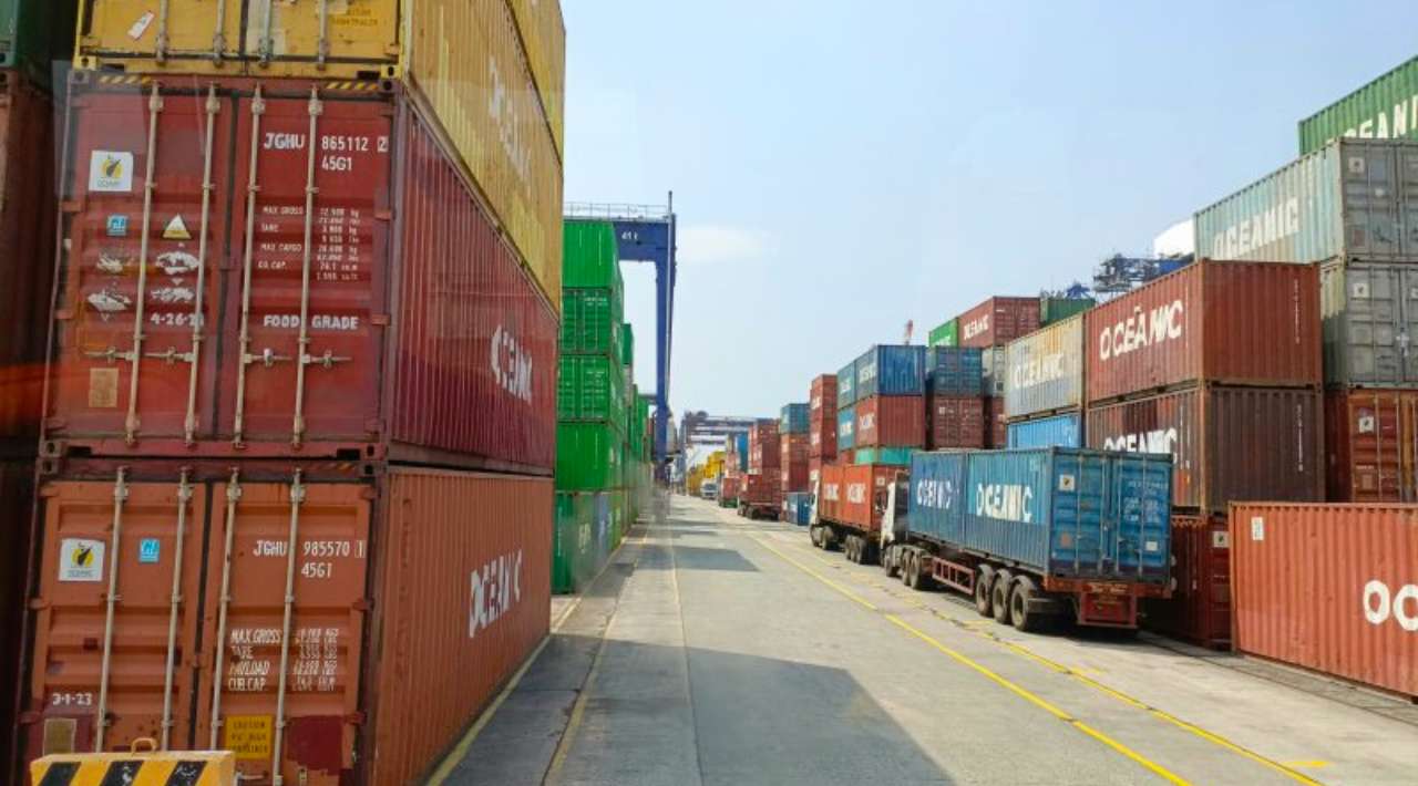 UE y EEUU negocian acuerdo comercial con arancel base del 15% para evitar sanciones mayores