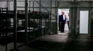 Trump inaugura centro de detención para migrantes