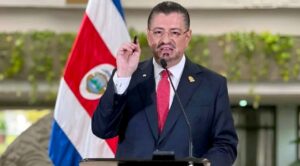 Escala la crisis institucional en Costa Rica, presidente Chaves arremete contra la Corte Suprema