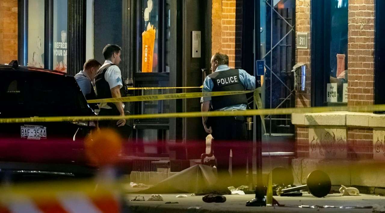 Tiroteo en Chicago deja cuatro muertos y 14 heridos frente a club nocturno