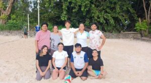 Voleibol en Arena para Personas Sordas: Un Equipo en Formación con Energía y Compañerismo