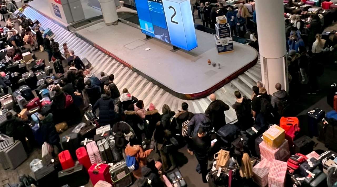 Suspenden temporalmente el tráfico aéreo en seis aeropuertos de Canadá por amenaza de bomba