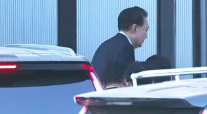 Detienen a expresidente de Corea del Sur, por intento de imponer ley marcial