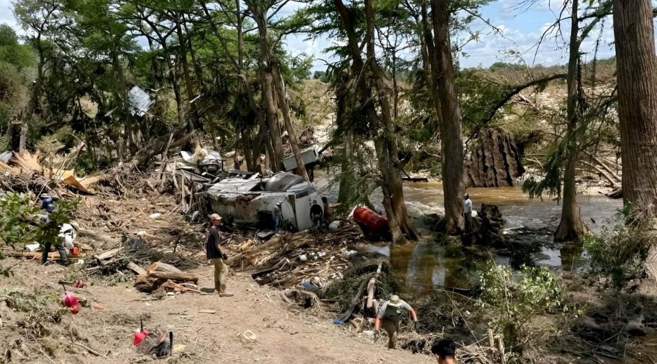 Texas eleva a 120 cifra de muertos por inundaciones; 96 en condado de Kerr