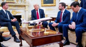 Trump amenaza con aranceles del 100 % a Rusia si no hay acuerdo sobre Ucrania en 50 días