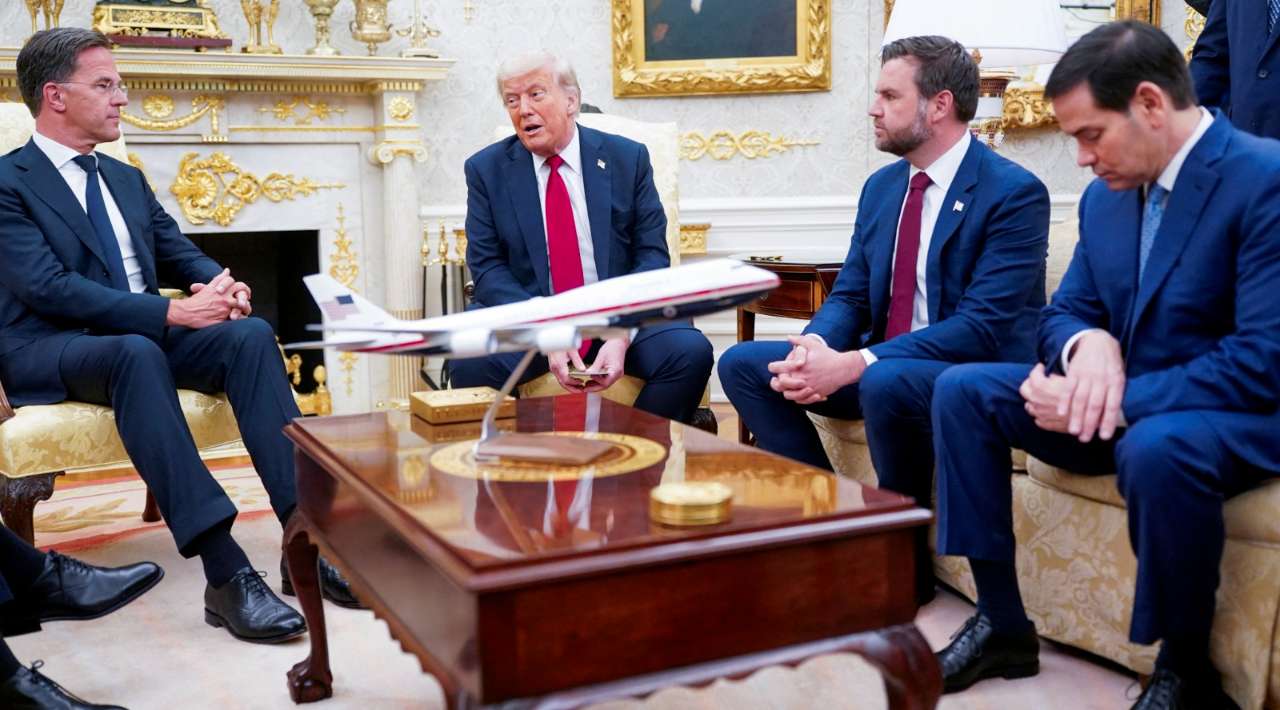 Trump amenaza con aranceles del 100 % a Rusia si no hay acuerdo sobre Ucrania en 50 días