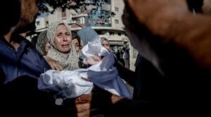 Mueren 93 palestinos en Gaza tras intensos bombardeos israelíes