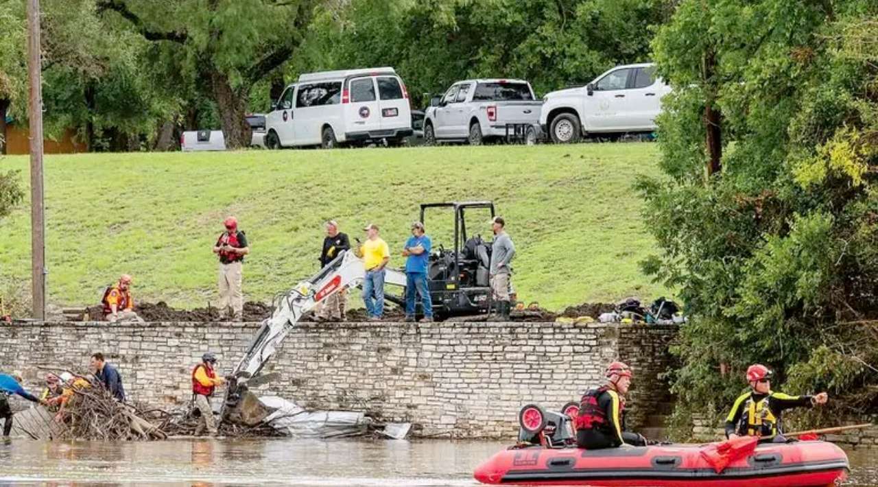 Texas reduce búsqueda de víctimas tras inundaciones; sólo tres siguen desaparecidas