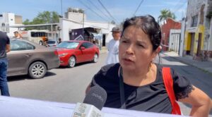 Vecinos protestan y bloquean calle en Cuernavaca tras choque de autobús de Estrella Roja